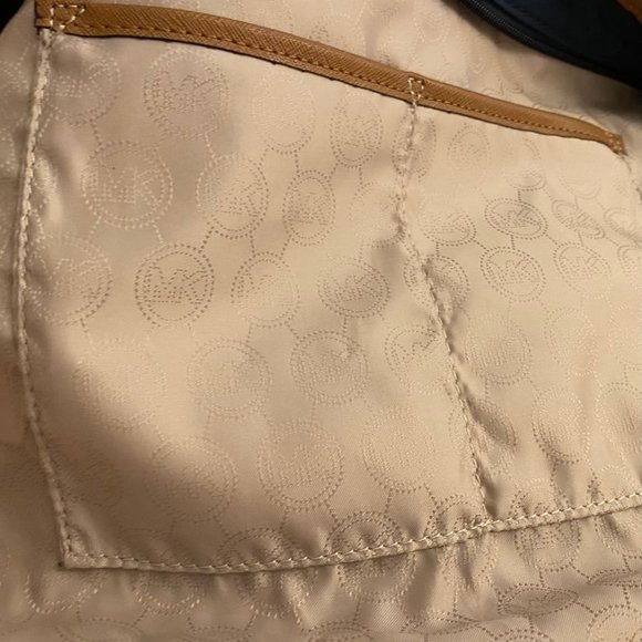 Michael Kors Kempton Large Tote in Navy - Picture 3 of 5